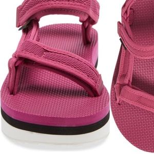 Teva flatform universal sandal festival fuchsia